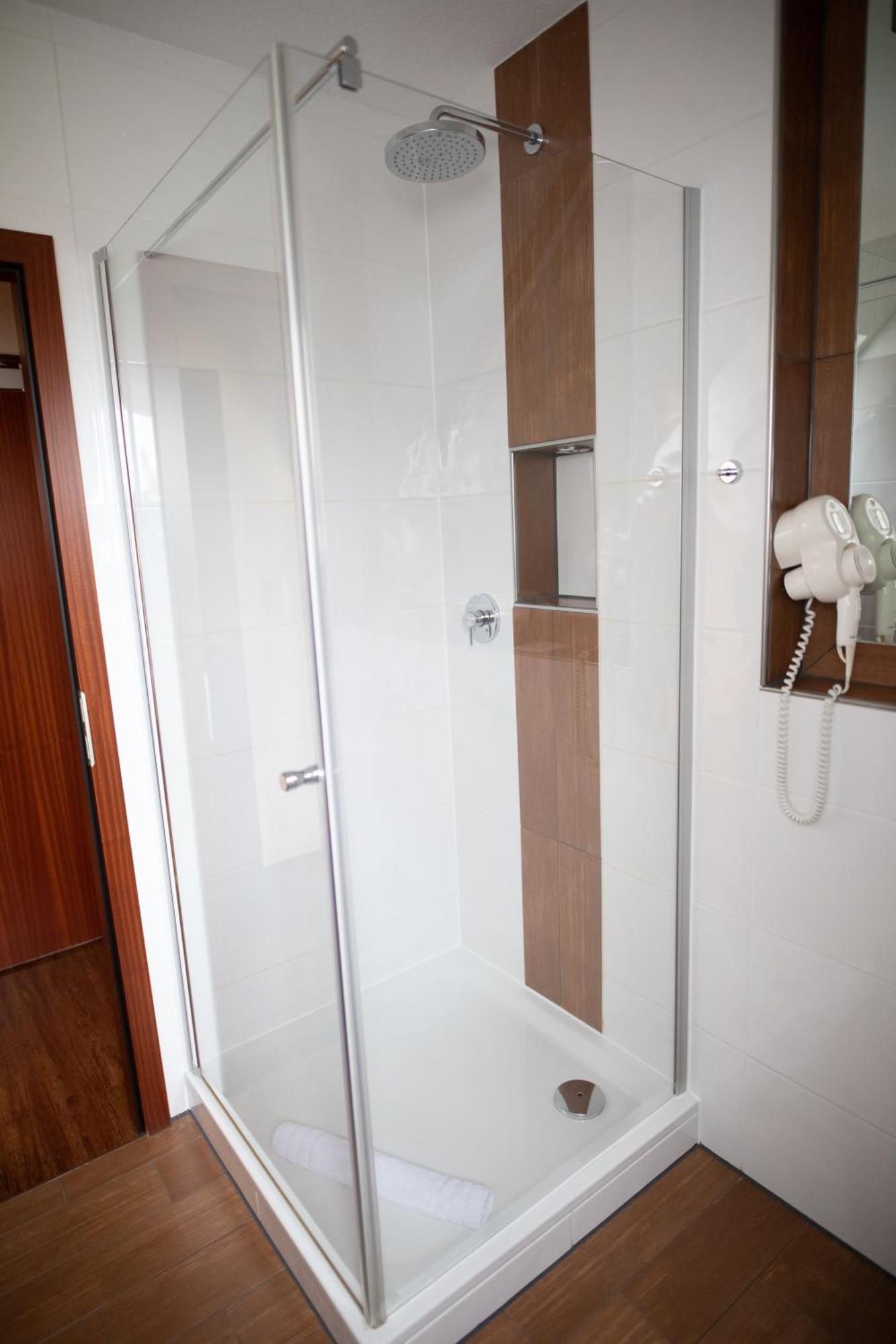 Hotel Vier Jahreszeiten à Husum  Extérieur photo