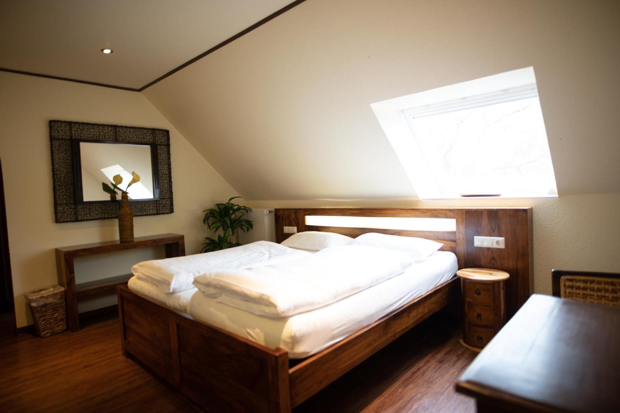 Hotel Vier Jahreszeiten à Husum  Extérieur photo